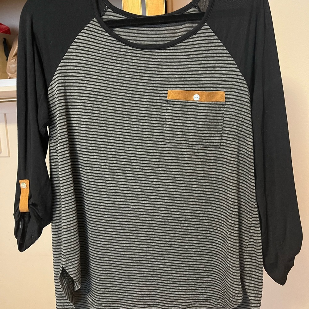 3/4 length sleeved Staccato Top, black with brown accents, size L